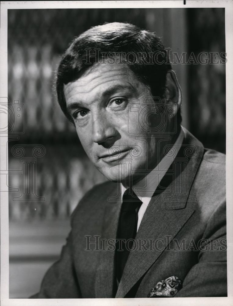 Press Photo Gene Barry in The Adventurer - Historic Images