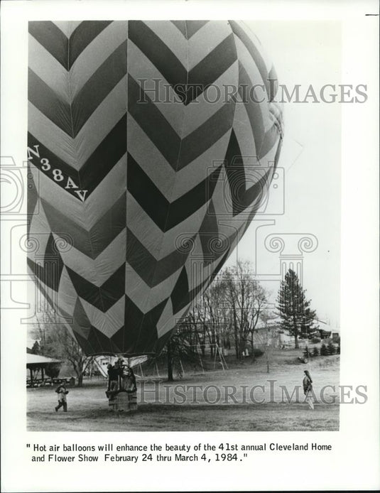 1984 Press Photo Hot air balloons for 41st annual Cleveland Home & Flower Show - Historic Images