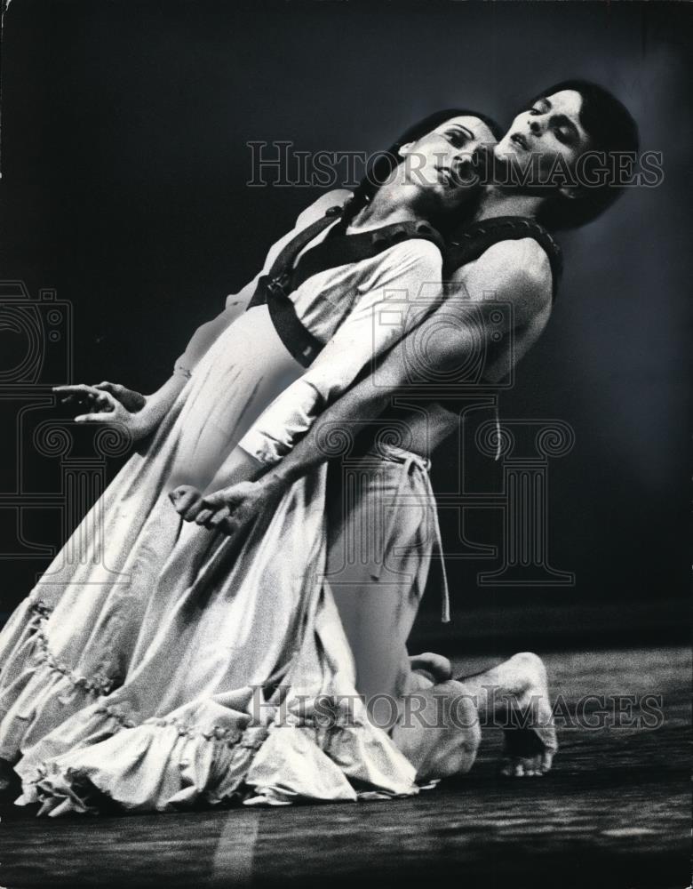 1975 Press Photo Dancers Carol Krajacic and John Ashton of the Cincinnati Ballet - Historic Images