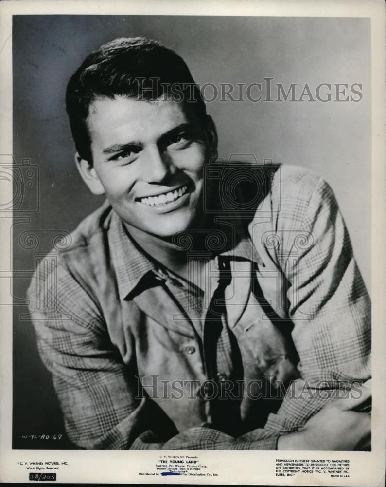 1959 Press Photo Pat Wayne in The Young Lamb - Historic Images