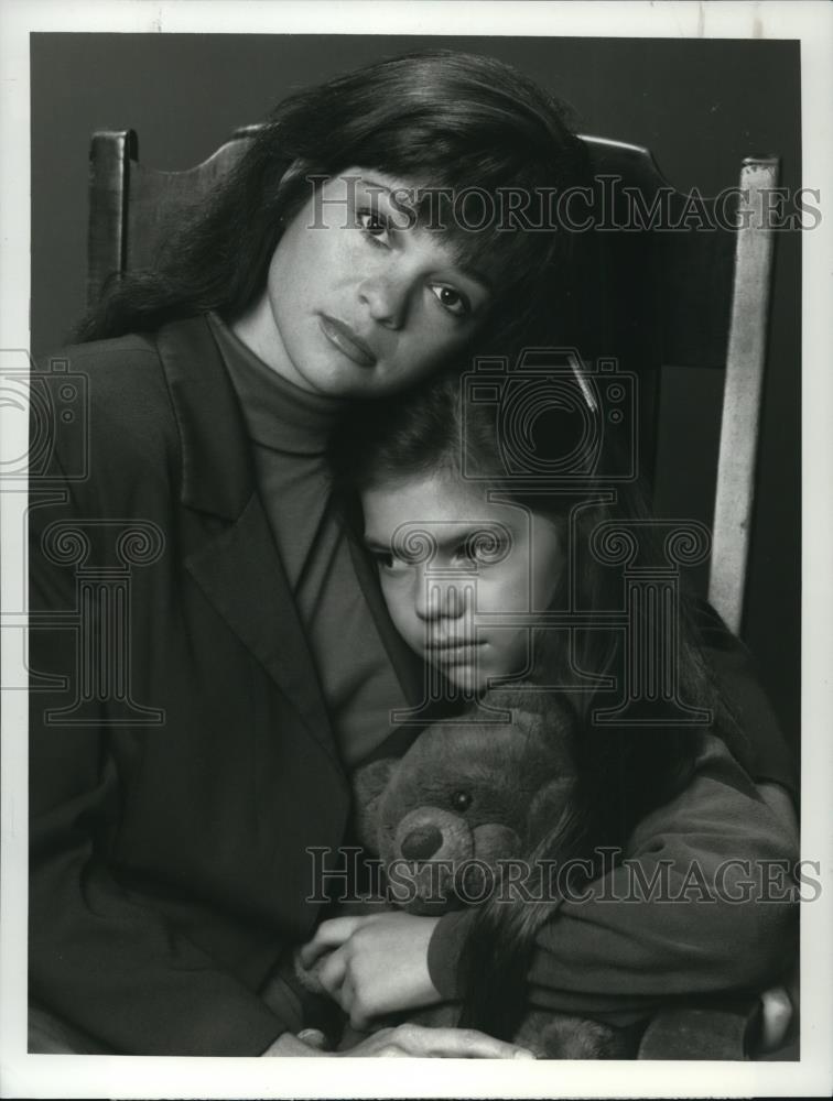 1989 Press Photo Valerie Bertinelli and Juliet Sorcey in Taken Away - cvp54029 - Historic Images