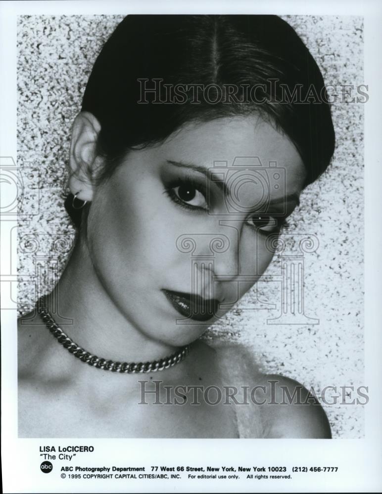 1995 Press Photo Lisa LoCicero in The City - cvp43575 - Historic Images