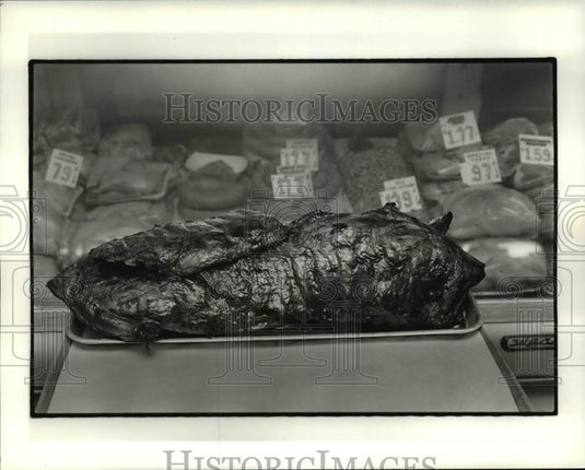 1984 Press Photo The tray of Bar B Que ribs at Smith's Mom n Pop grocery - Historic Images