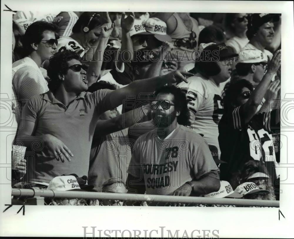 1989 Press Photo Dawg Pound Fans at Browns Game Against Steelers - Historic Images