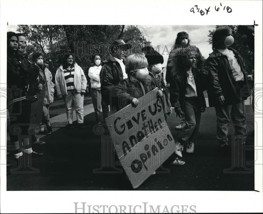 1991 Press Photo Franklin Elem. School first grade, Cary Grant with poster - Historic Images