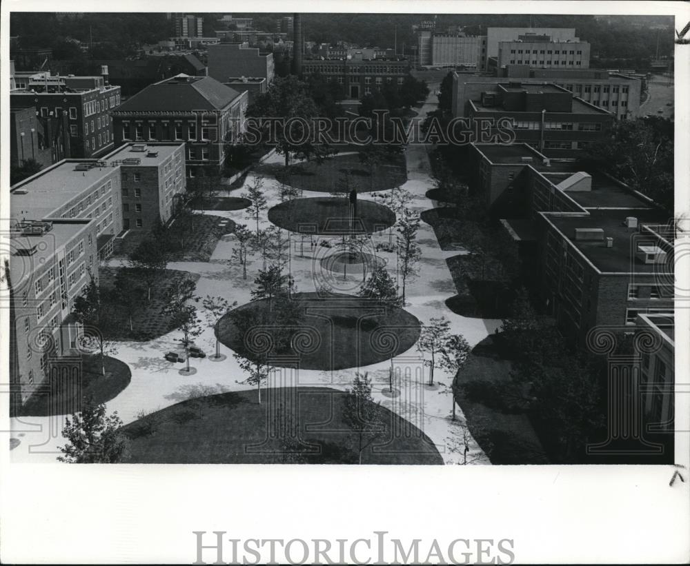 1983 Press Photo Velox Bath, Case Tech. Campus. - Historic Images