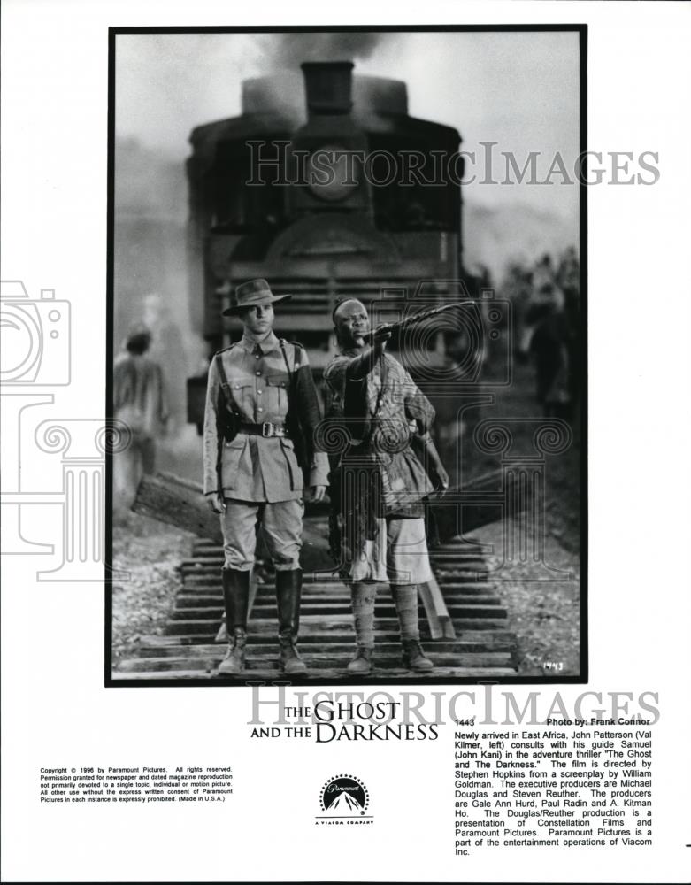 1996 Press Photo Val Kilmer and John Kani star in The Ghost and the Darkness - Historic Images