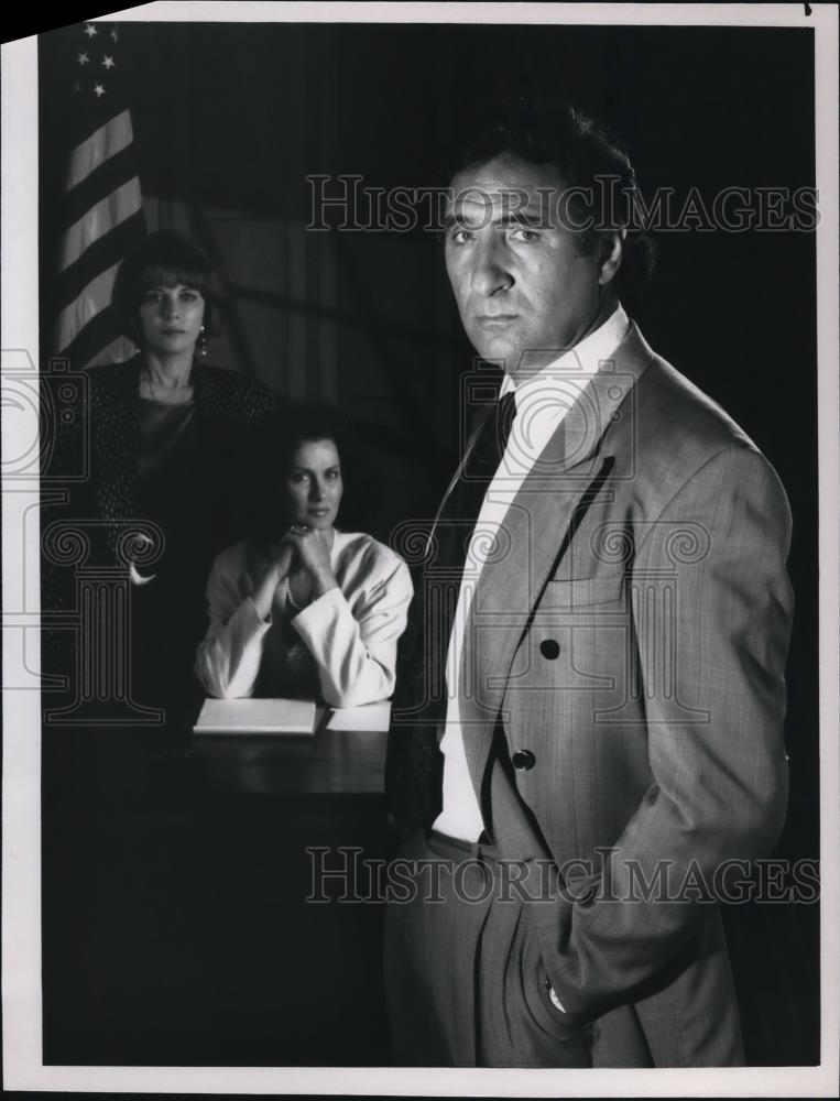 1990 Press Photo Judd Hirsh in She Said No - cvp58192 - Historic Images