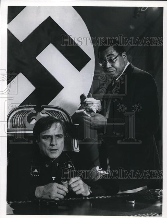 Press Photo Marlon Brando & James Earl Jones in Roots: The Next Generations - Historic Images