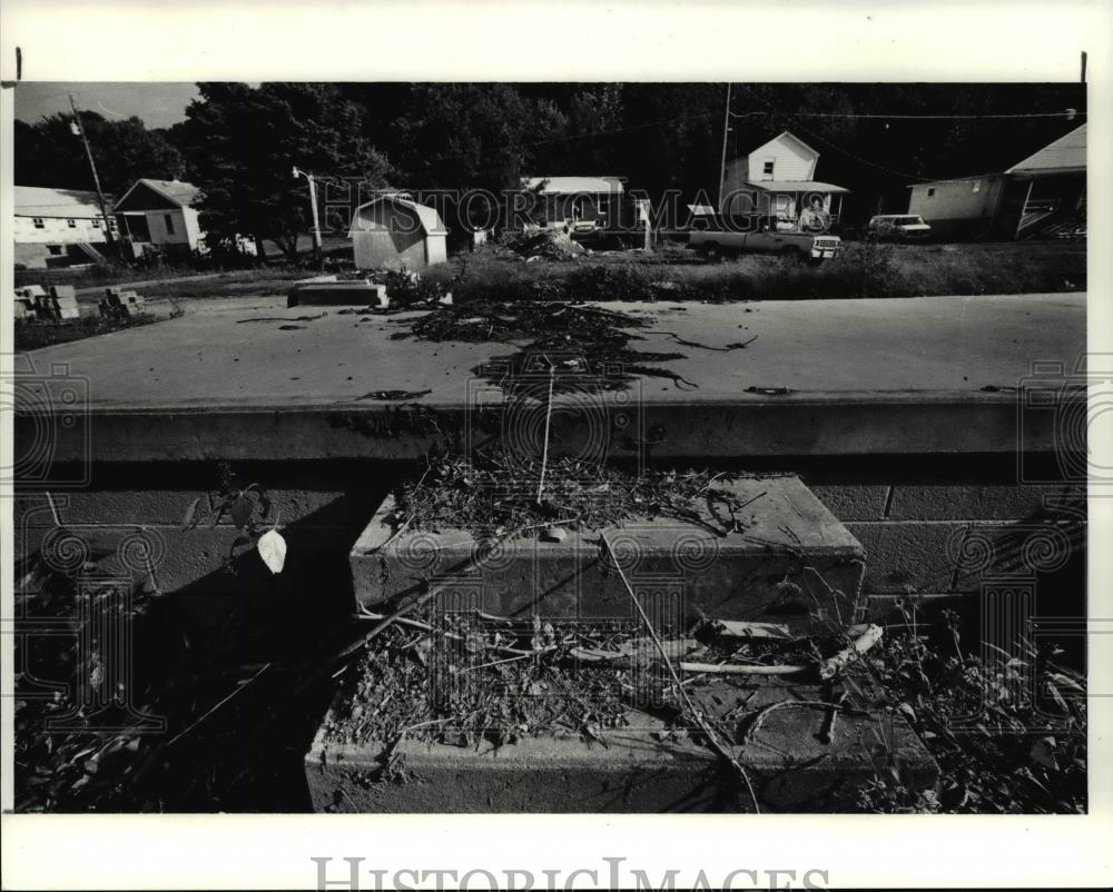 1990 Press Photo Steps and a Front porch washed away by the June Flood. - Historic Images