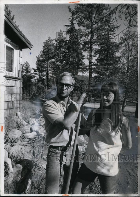 1969 Press Photo Ex Priest Bill DuBay & Wife Mary Elle - Historic Images