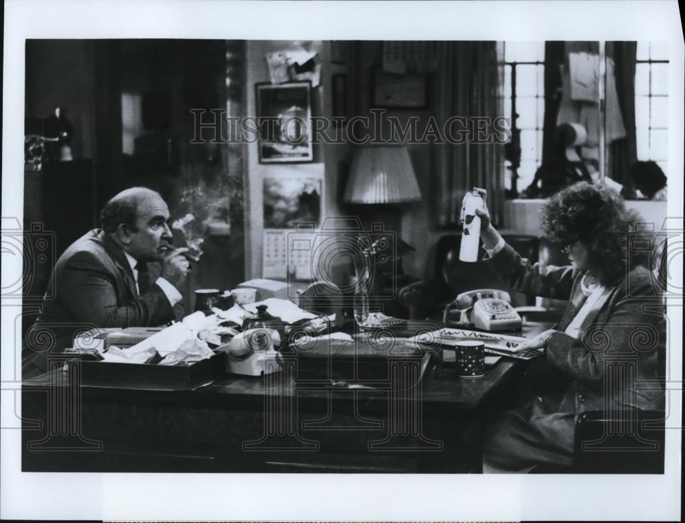 1985 Press Photo Eileen Brennan and Ed Asner star in Off the Rack - cvp51543 - Historic Images