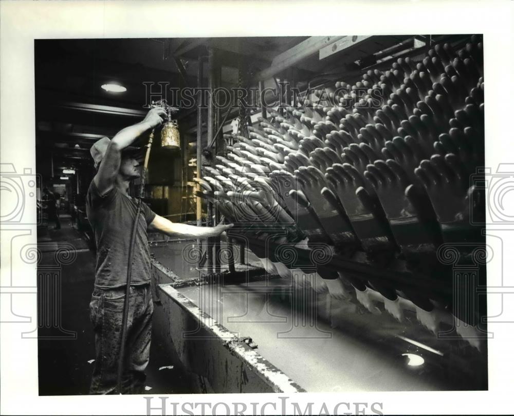 1987 Press Photo Edmont Division of Becton Dickinson &amp; Co of Coshocton - 504 - Historic Images