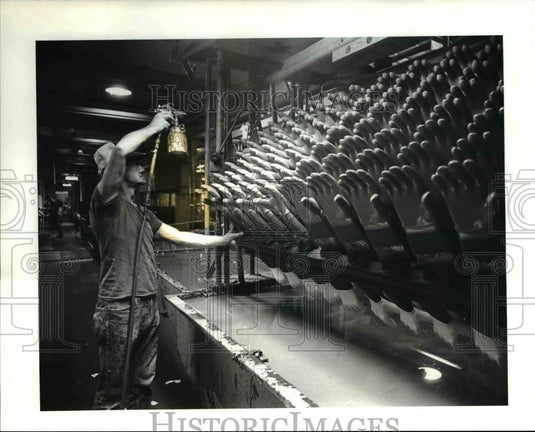 1987 Press Photo Edmont Division of Becton Dickinson & Co of Coshocton - 504 - Historic Images