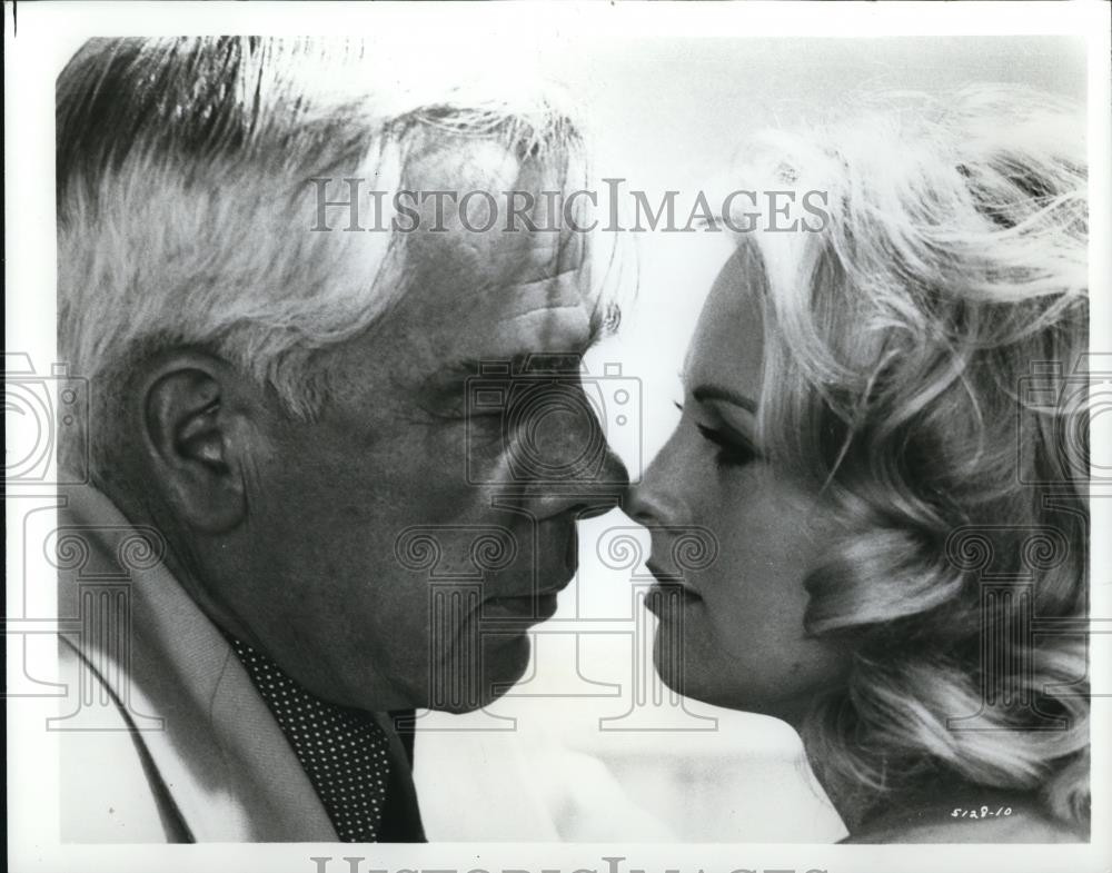 1976 Press Photo Lee Marvin and Angel Tompkins star in Prime Cut - cvp41775 - Historic Images