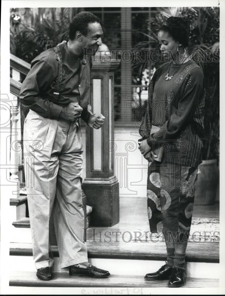 1990 Press Photo Bill Cosby and Erika Alexander in &quot;Cosby Show&quot; - cvp44403 - Historic Images