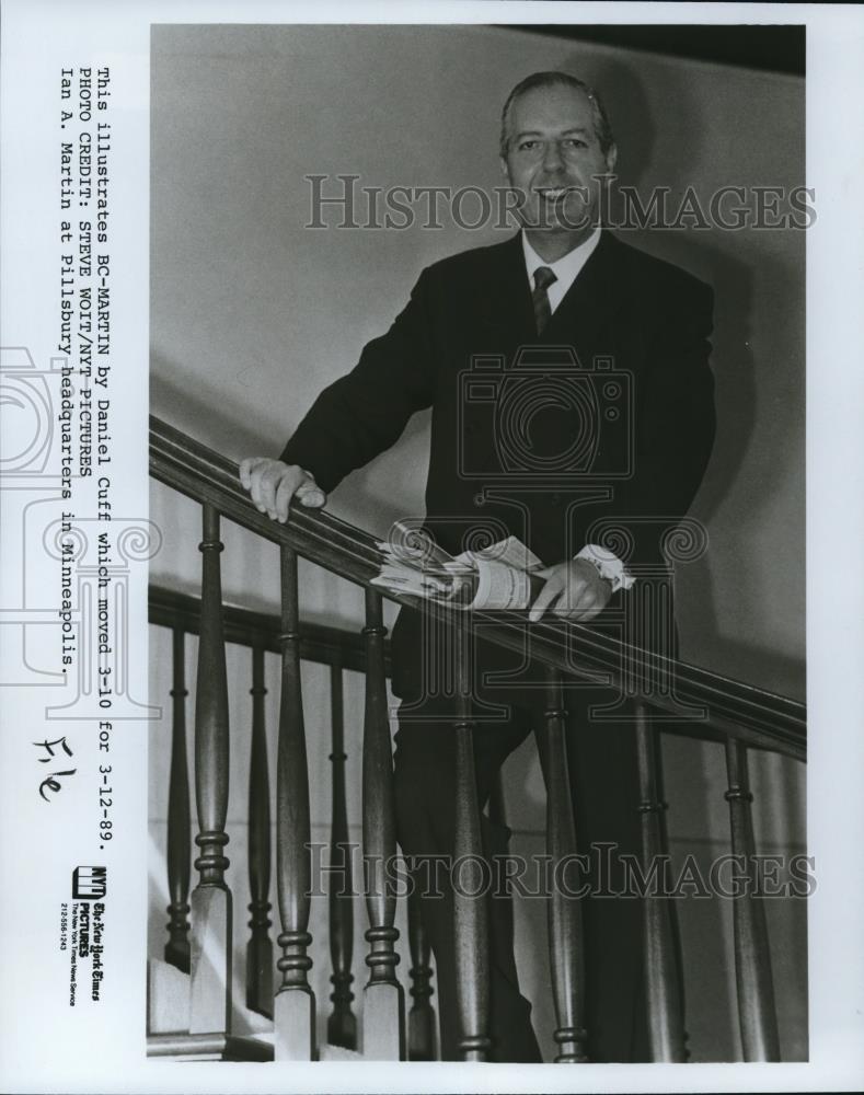 1989 Press Photo Ian A. Martin at Pillsbury headquarters in Minneapolis - Historic Images