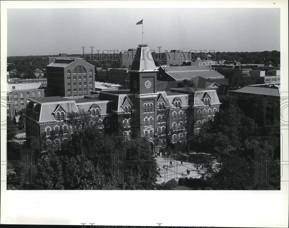 1994 Press Photo Univ. Hall a replica of the original Bldg.at Ohio State Univ - Historic Images