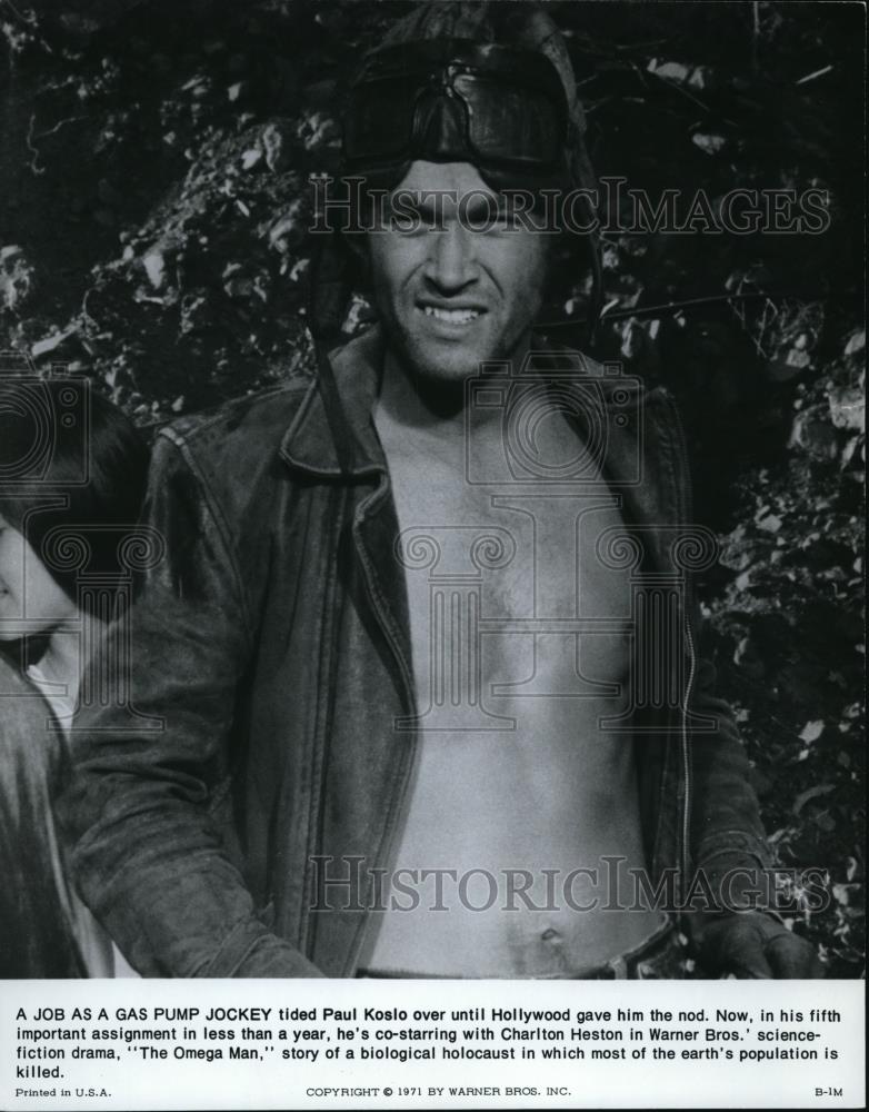 1974 Press Photo Warner Brothers presents The Omega Man with Paul Koslo - Historic Images