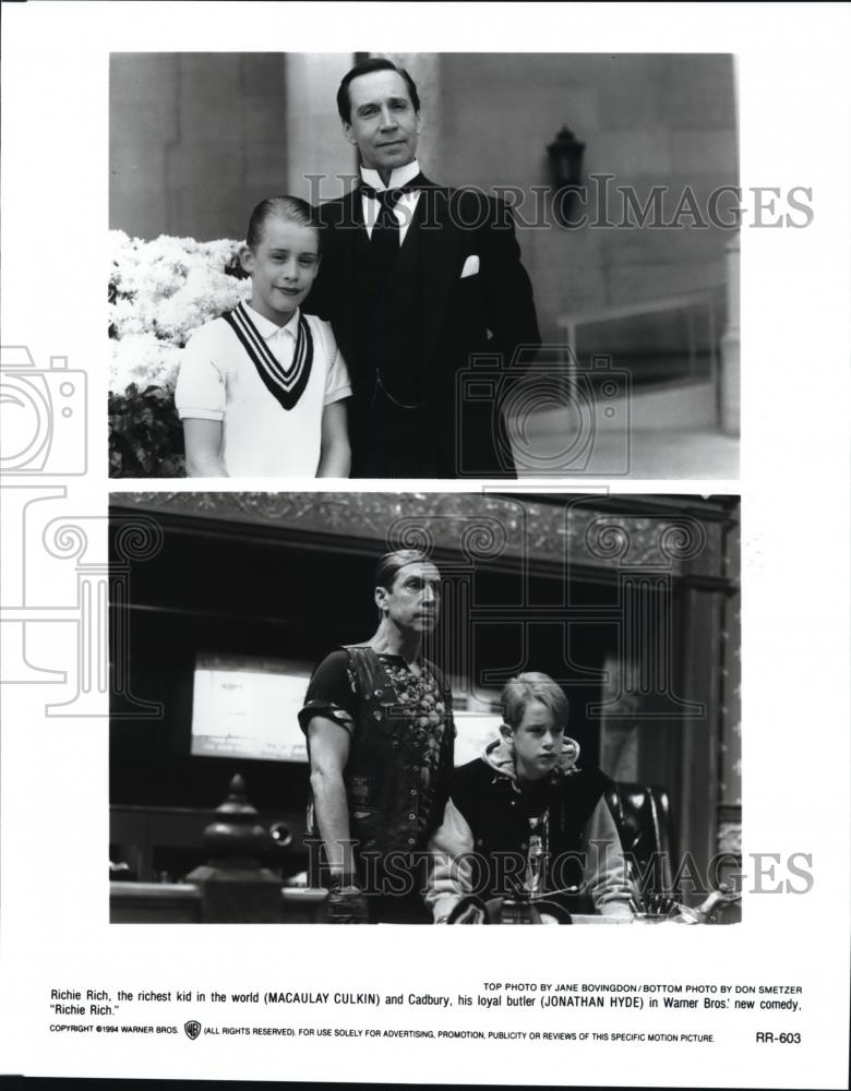 1995 Press Photo Macaulay Culkin and Jonathan Hyde star in Richie Rich - Historic Images