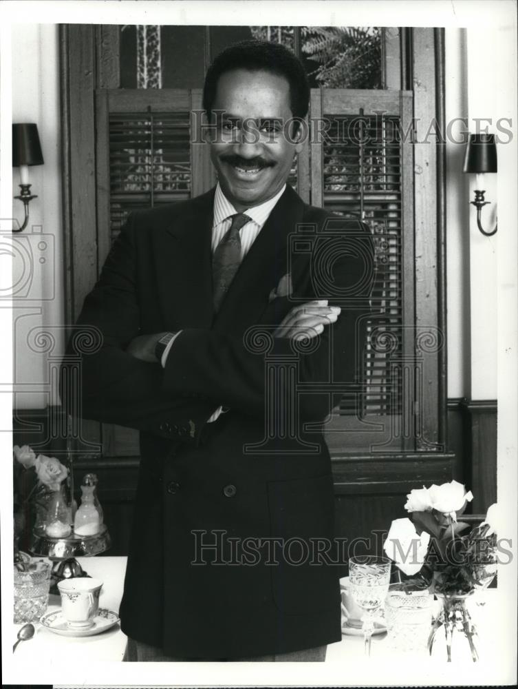 1987 Press Photo Tim Reid in Frank&#39;s Place - cvp44240 - Historic Images