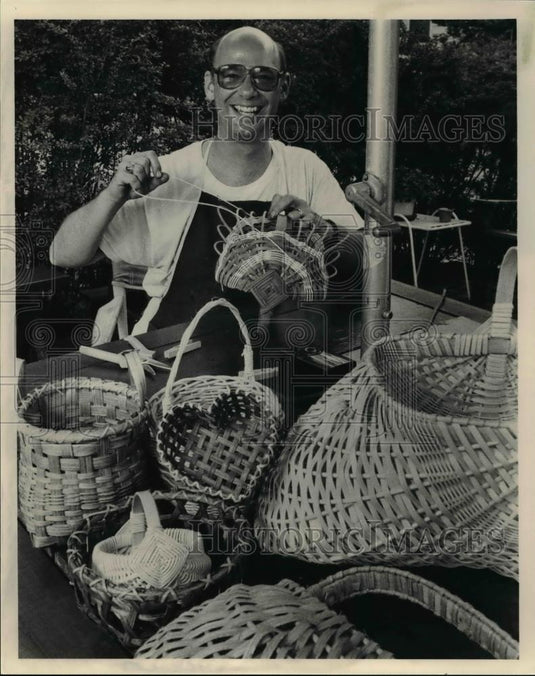 1985 Press Photo Basket weaver Brad Rogers, exhibitor at Country Folk Fest - Historic Images