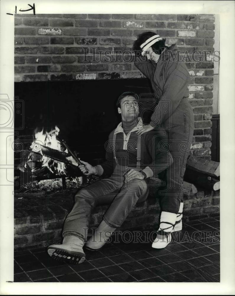 1994 Press Photo Fireplace - Historic Images