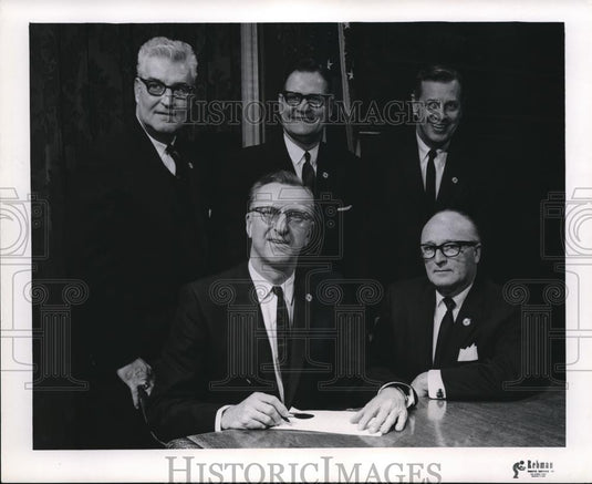 1966 Press Photo Ralph Locher Daniel Wiles John McCormick Sam Skerotes Green - Historic Images