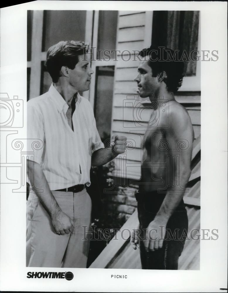 1986 Press Photo Dorothy Lucey and Pat O'Brien in Jurassic Park - cvp58754 - Historic Images