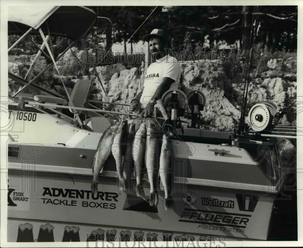 1981 Press Photo Walleye Fish catch by fisherman - Historic Images