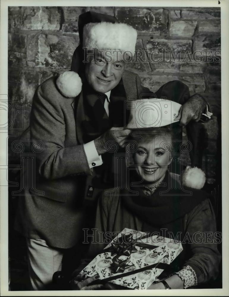 1984 Press Photo Bob Hope and Shirley Jones in &quot;Bob Hope Christmas Show&quot; - Historic Images