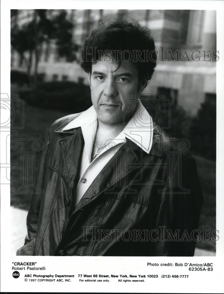 1997 Press Photo Robert Pastorelli in Cracker - cvp43475 - Historic Images