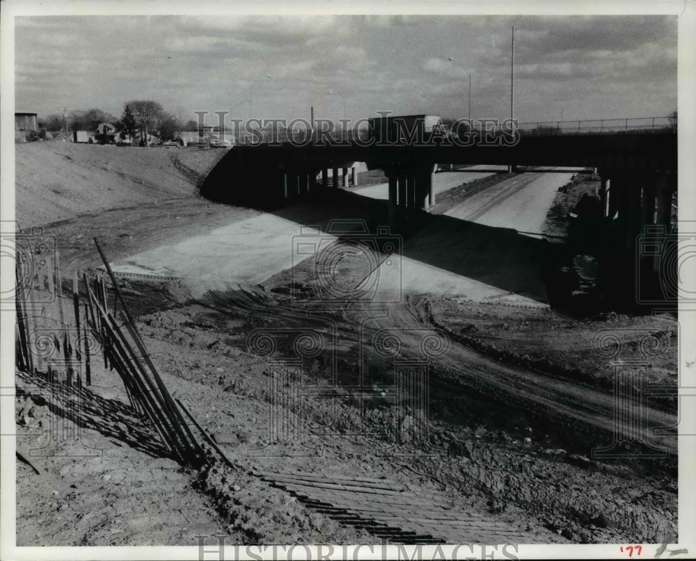 1977 Press Photo No concrete to add at interstate 480 dead end at Cleve-Brooklyn - Historic Images