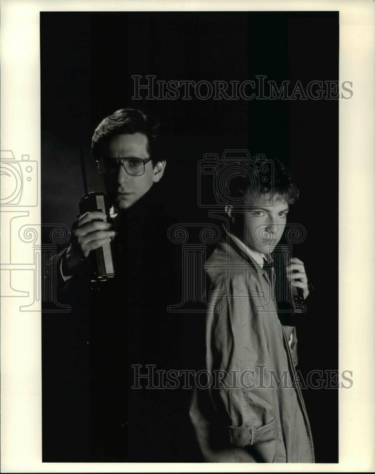 Press Photo Two unidentified men - Historic Images