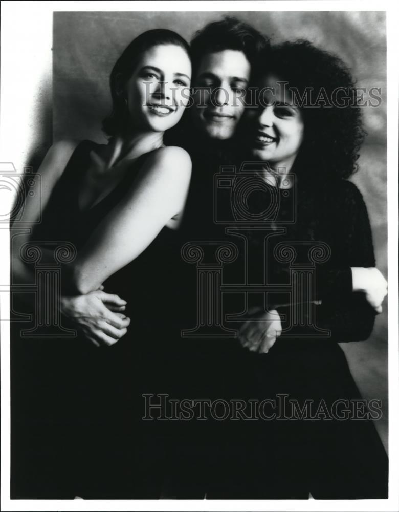 1992 Press Photo Stacy Haiduk David Gail and Roxann Biggs in The Round Table - Historic Images
