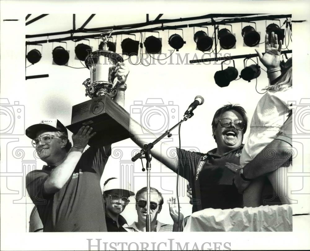 1987 Press Photo Lee Wolf and Bill Dieterle wins the National Rib Burnoff - Historic Images