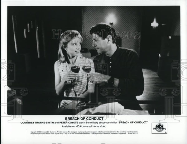 1995 Press Photo Breach Of Conduct Courtney Thorne Smith Peter Coyote ...