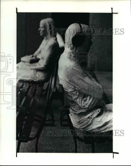 1990 Press Photo The Three Figures on Four Benches sculpture by George Segall - Historic Images