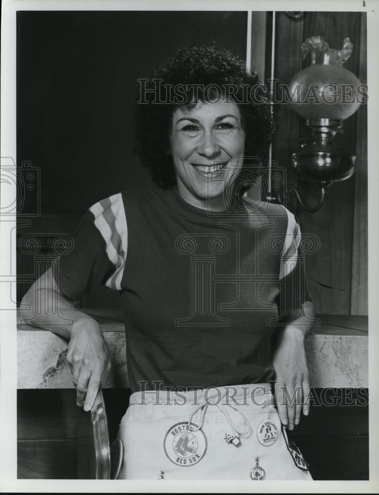 1982 Press Photo Rhea Perlman in &quot;Cheers&quot; - cvp44665 - Historic Images