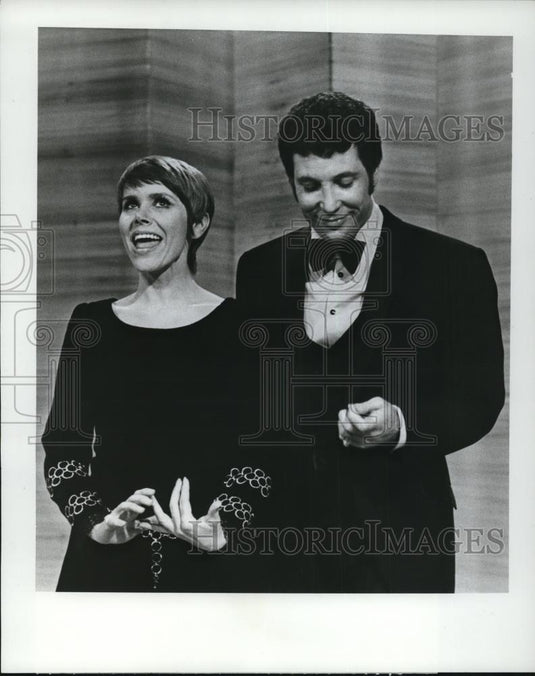 1969 Press Photo TOm Jones Judy Carne On This Is Tom Jones - Historic Images