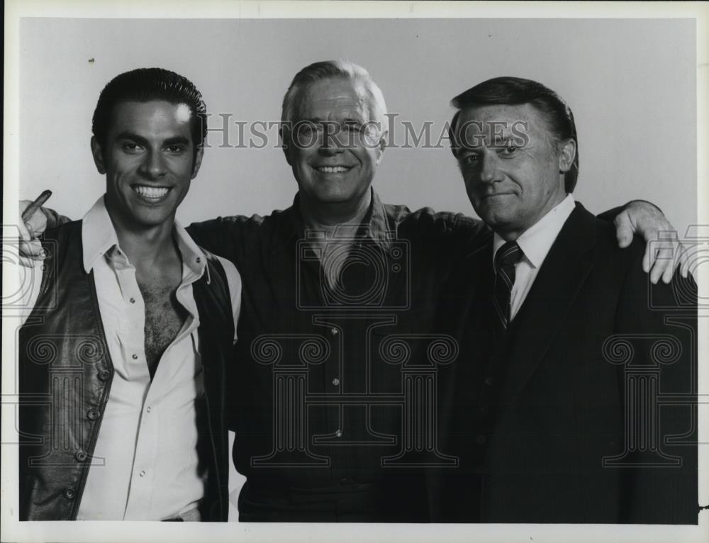 1986 Press Photo Eddie Velez Robert Vaughn George Peppard Dishpan Man - Historic Images