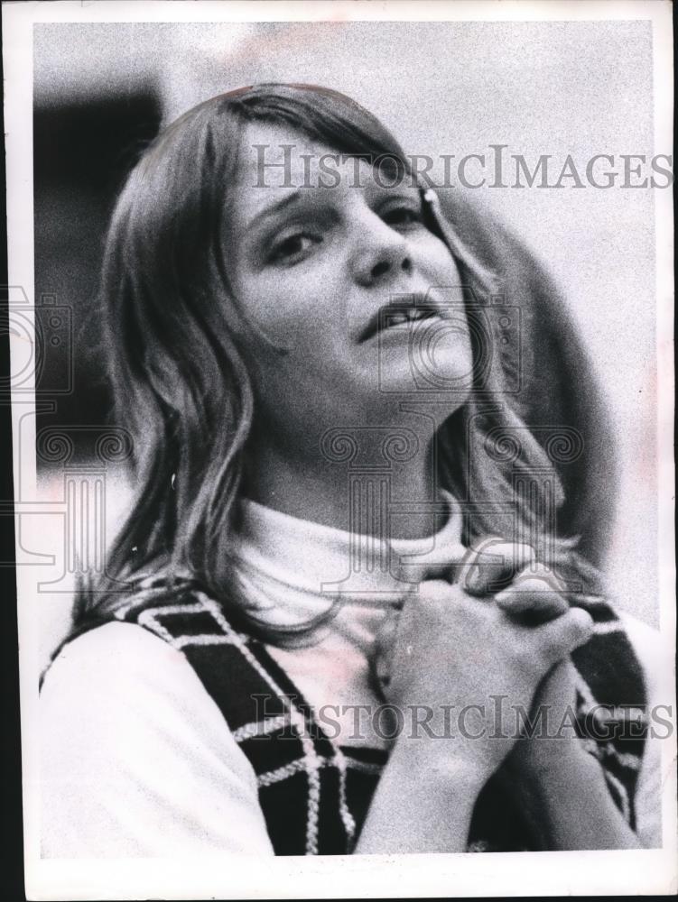 Press Photo Bedford Cheerleader - Historic Images