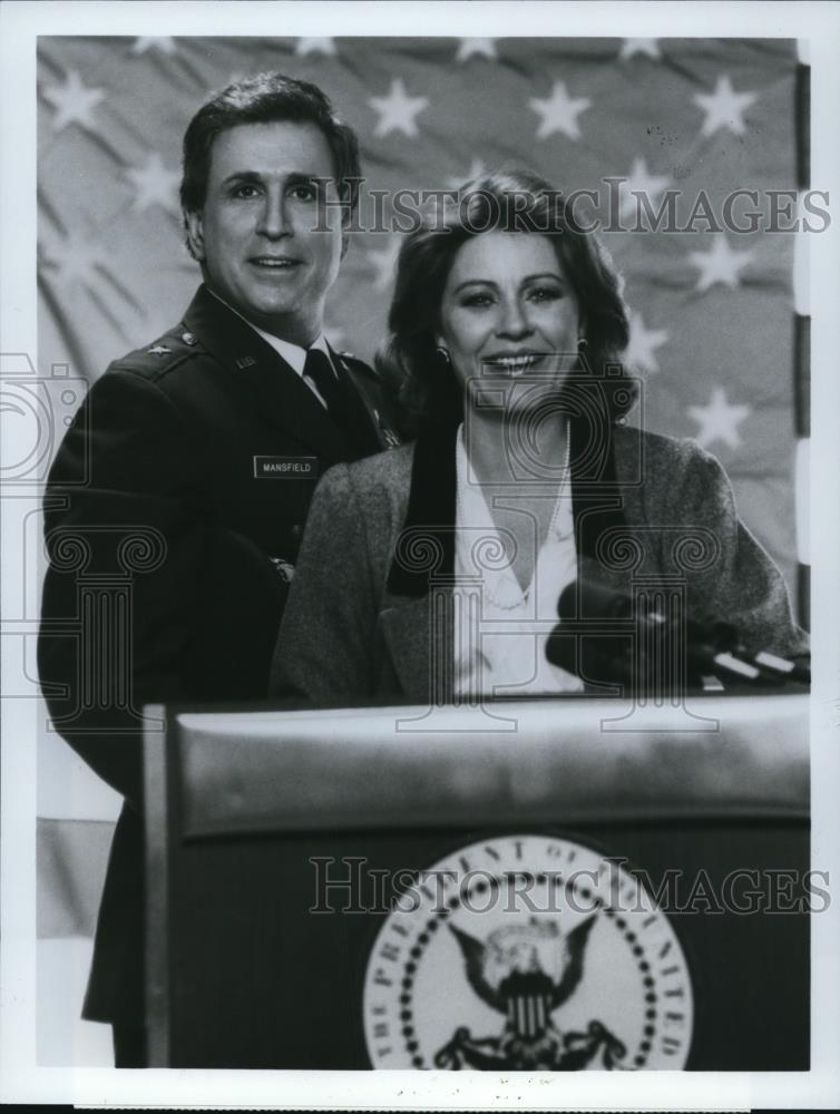 1985 Press Photo Ted Bassell and Patty Duke star in Hail to the Chief - Historic Images