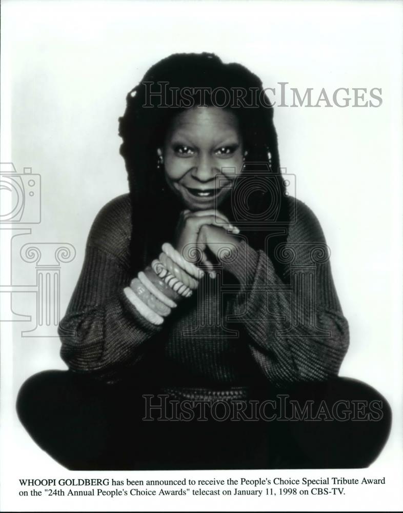 1998 Press Photo Whoopi Goldberg Receiving Peoples Choice Award - cvp54817 - Historic Images