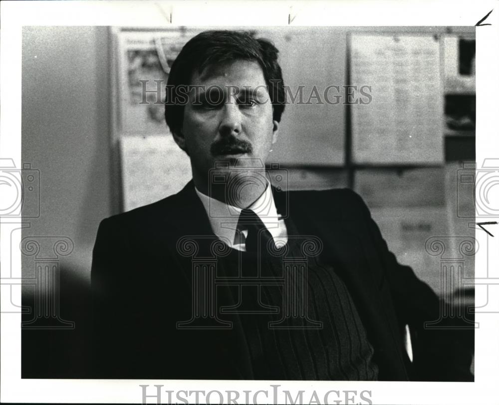 1985 Press Photo Brian L. Wirtz, Patrick Henry Junior High School principal - Historic Images