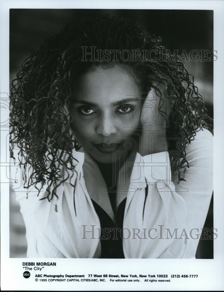 1995 Press Photo Debbi Morgan in The City - cvp43574 - Historic Images