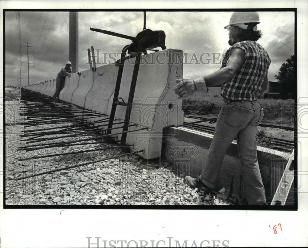 1986 Press Photo Highway Streets I-480, Mario Cianance, right and Andrew Welling - Historic Images