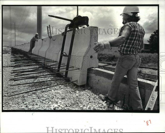 1986 Press Photo Highway Streets I-480, Mario Cianance, right and Andrew Welling - Historic Images