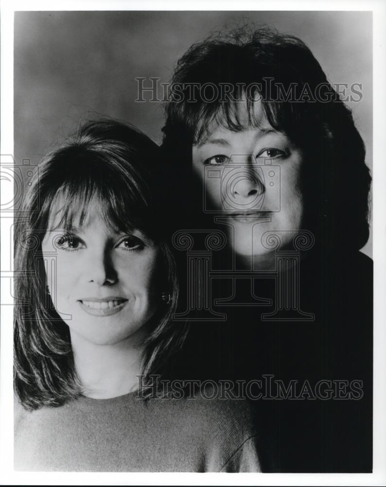 Undated Press Photo Marlo Thomas & Sharon Simone in Ultimate Betrayal - Historic Images