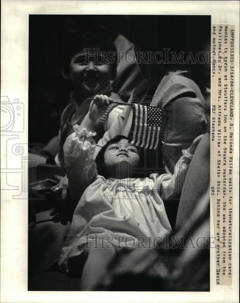 1984 Press Photo Mellinda Villao waits for naturalization ceremonies to begin - Historic Images